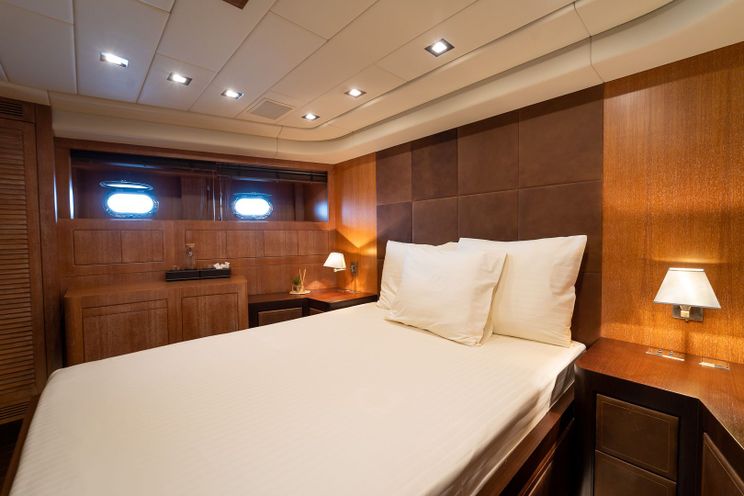 Charter Yacht LA DIGUE - Mangusta 92 - 4 Cabins - Cannes - Nice - St Tropez - Antibes - French Riviera