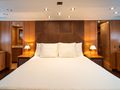 LA DIGUE Mangusta 92 - master cabin bed LA DIGUE Mangusta 92 - master cabin bed