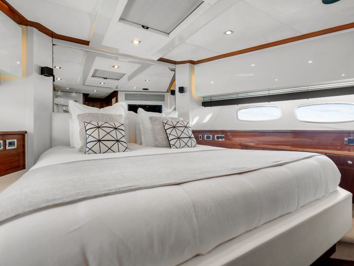 PALUMBA Sunseeker Predator 84 - VIP cabin 1 bed PALUMBA Sunseeker Predator 84 - VIP cabin 1 bed