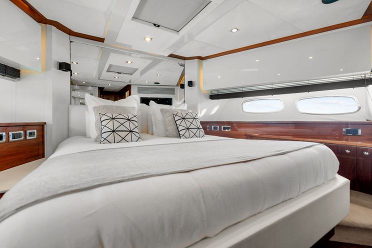 Charter Yacht PALUMBA - Sunseeker Predator 84 - 4 Cabins - Cannes - St Tropez - Nice- Antibes - French Riviera - Monaco