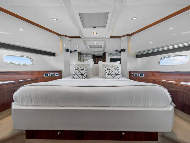 PALUMBA Sunseeker Predator 84 - VIP cabin 1 PALUMBA Sunseeker Predator 84 - VIP cabin 1