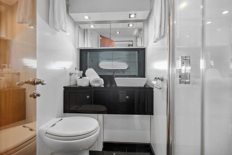 Charter Yacht PALUMBA - Sunseeker Predator 84 - 4 Cabins - Cannes - St Tropez - Nice- Antibes - French Riviera - Monaco