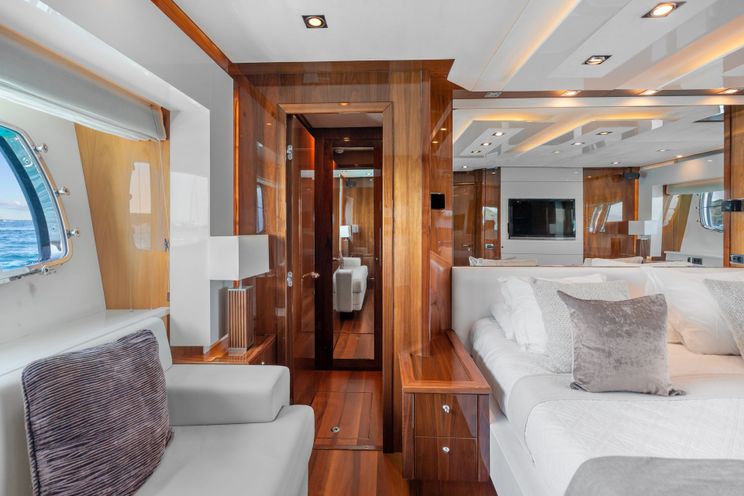 Charter Yacht PALUMBA - Sunseeker Predator 84 - 4 Cabins - Cannes - St Tropez - Nice- Antibes - French Riviera - Monaco