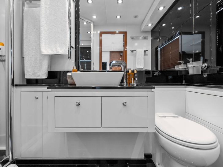 PALUMBA Sunseeker Predator 84 - master cabin bathroom PALUMBA Sunseeker Predator 84 - master cabin bathroom