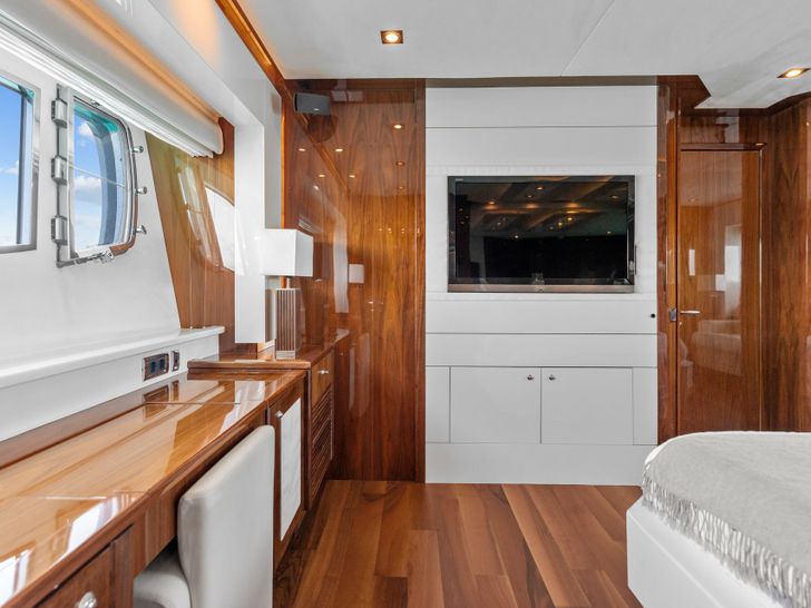 PALUMBA Sunseeker Predator 84 - master cabin study and TV PALUMBA Sunseeker Predator 84 - master cabin study and TV