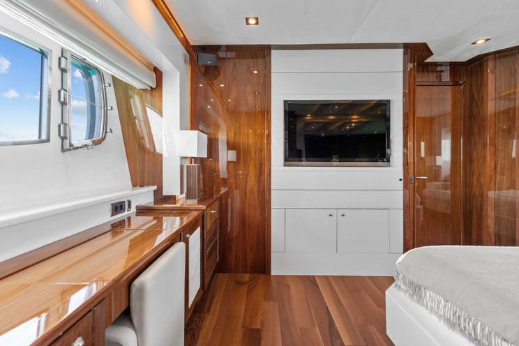 Charter Yacht PALUMBA - Sunseeker Predator 84 - 4 Cabins - Cannes - St Tropez - Nice- Antibes - French Riviera - Monaco