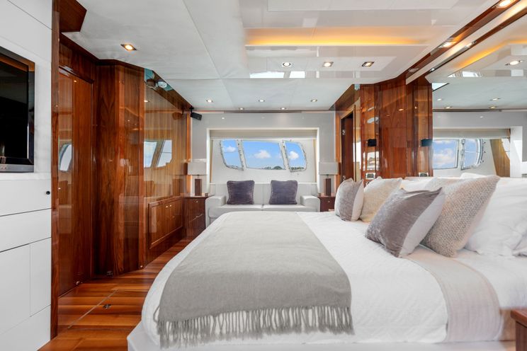 Charter Yacht PALUMBA - Sunseeker Predator 84 - 4 Cabins - Cannes - St Tropez - Nice- Antibes - French Riviera - Monaco