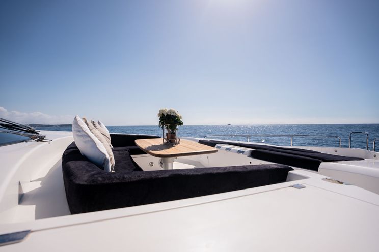 Charter Yacht PALUMBA - Sunseeker Predator 84 - 4 Cabins - Cannes - St Tropez - Nice- Antibes - French Riviera - Monaco