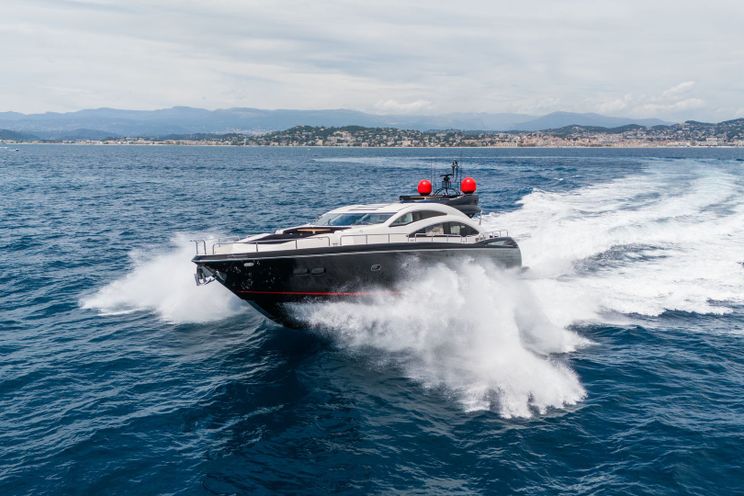Charter Yacht PALUMBA - Sunseeker Predator 84 - 4 Cabins - Cannes - St Tropez - Nice- Antibes - French Riviera - Monaco