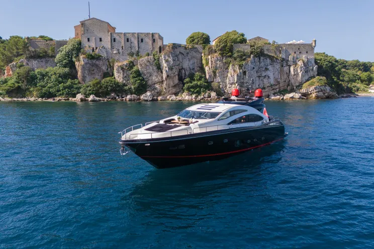 Charter Yacht PALUMBA - Sunseeker Predator 84 - 4 Cabins - Cannes - St Tropez - Nice- Antibes - French Riviera - Monaco