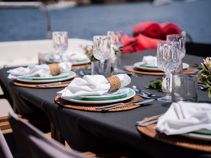 PALUMBA Sunseeker Predator 84 - alfresco dining set up PALUMBA Sunseeker Predator 84 - alfresco dining set up