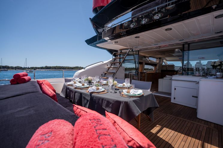 Charter Yacht PALUMBA - Sunseeker Predator 84 - 4 Cabins - Cannes - St Tropez - Nice- Antibes - French Riviera - Monaco