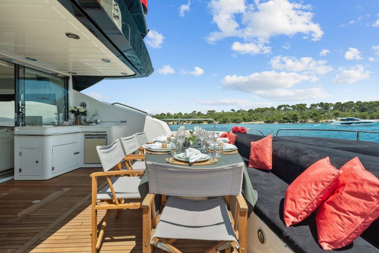 Charter Yacht PALUMBA - Sunseeker Predator 84 - 4 Cabins - Cannes - St Tropez - Nice- Antibes - French Riviera - Monaco