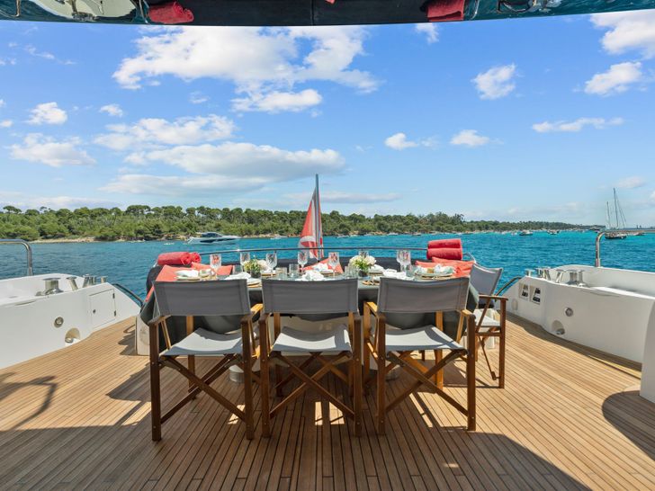 PALUMBA Sunseeker Predator 84 - aft deck dining area PALUMBA Sunseeker Predator 84 - aft deck dining area