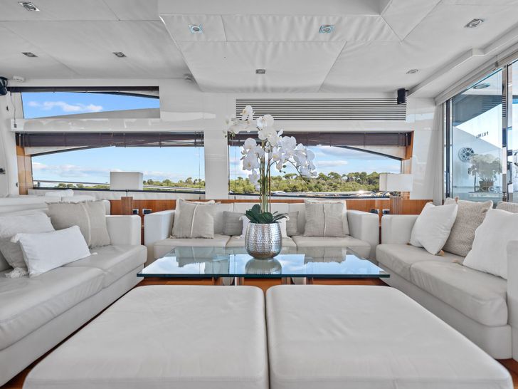 PALUMBA Sunseeker Predator 84 - saloon seating PALUMBA Sunseeker Predator 84 - saloon seating