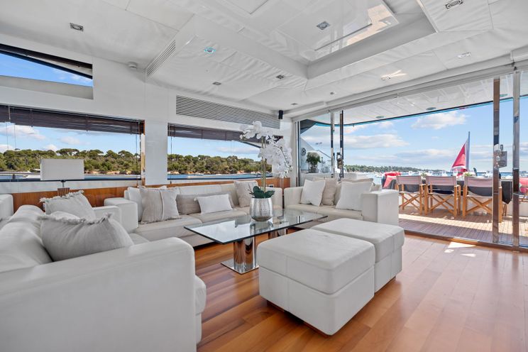 Charter Yacht PALUMBA - Sunseeker Predator 84 - 4 Cabins - Cannes - St Tropez - Nice- Antibes - French Riviera - Monaco