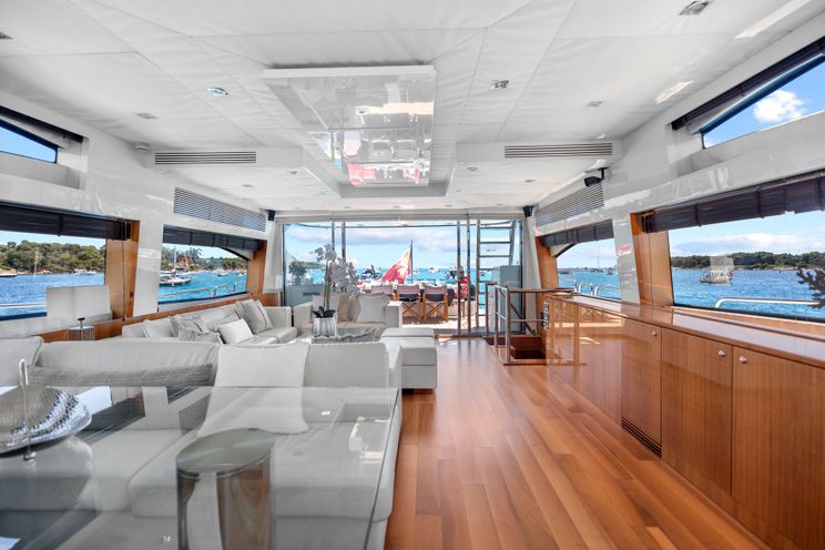 Charter Yacht PALUMBA - Sunseeker Predator 84 - 4 Cabins - Cannes - St Tropez - Nice- Antibes - French Riviera - Monaco