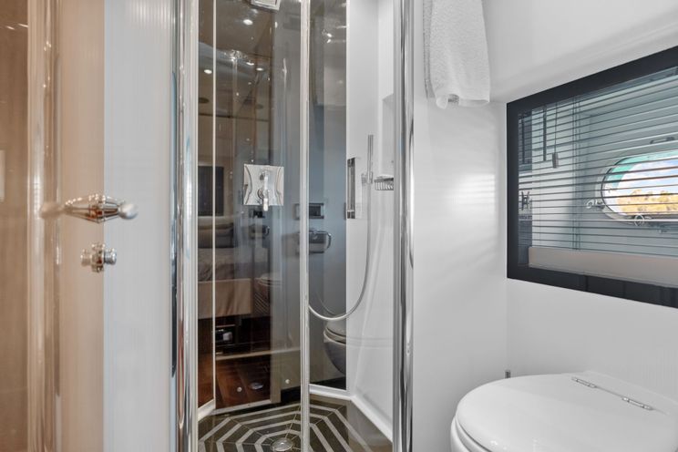 Charter Yacht PALUMBA - Sunseeker Predator 84 - 4 Cabins - Cannes - St Tropez - Nice- Antibes - French Riviera - Monaco