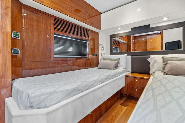 Charter Yacht PALUMBA - Sunseeker Predator 84 - 4 Cabins - Cannes - St Tropez - Nice- Antibes - French Riviera - Monaco