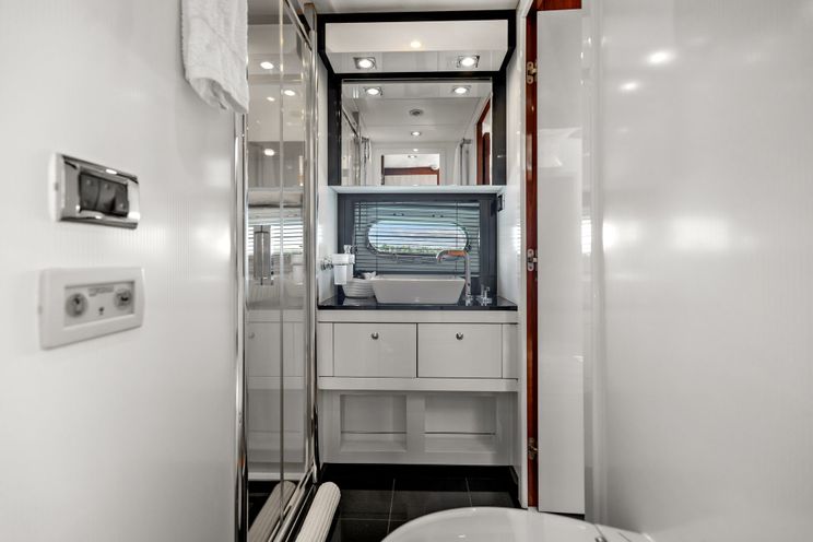 Charter Yacht PALUMBA - Sunseeker Predator 84 - 4 Cabins - Cannes - St Tropez - Nice- Antibes - French Riviera - Monaco