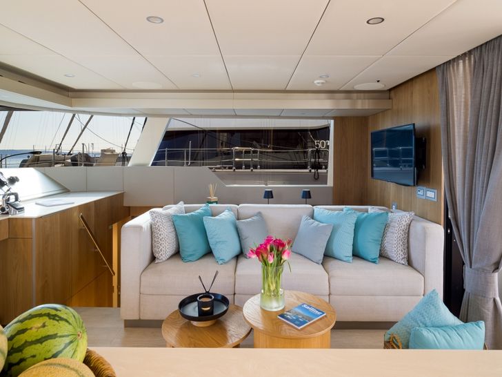 ZARA Sunreef 50 - saloon seating ZARA Sunreef 50 - saloon seating