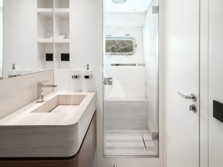ZATARA II Sanlorenzo SL90A - VIP cabin 1 bathroom ZATARA II Sanlorenzo SL90A - VIP cabin 1 bathroom