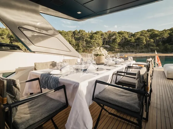 ZATARA II Sanlorenzo SL90A - flybridge alfresco dining area ZATARA II Sanlorenzo SL90A - flybridge alfresco dining area