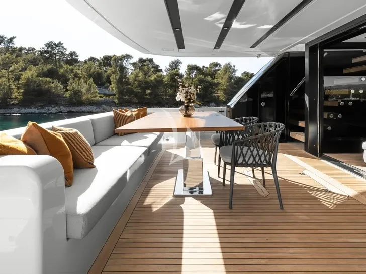 ZATARA II Sanlorenzo SL90A - main aft deck alfresco dining lounge ZATARA II Sanlorenzo SL90A - main aft deck alfresco dining lounge