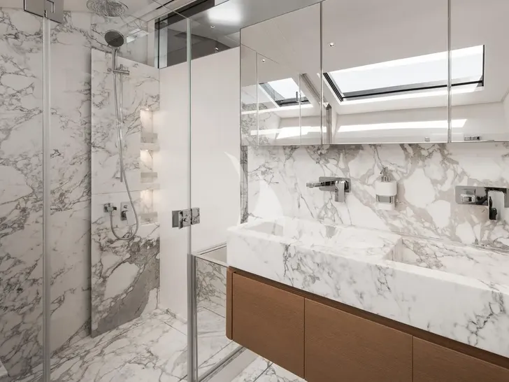 ZATARA II Sanlorenzo SL90A - master cabin bathroom ZATARA II Sanlorenzo SL90A - master cabin bathroom