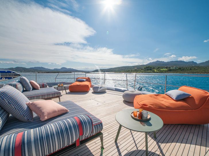 ZENIT Lagoon Seventy 8 - foredeck lounging ZENIT Lagoon Seventy 8 - foredeck lounging