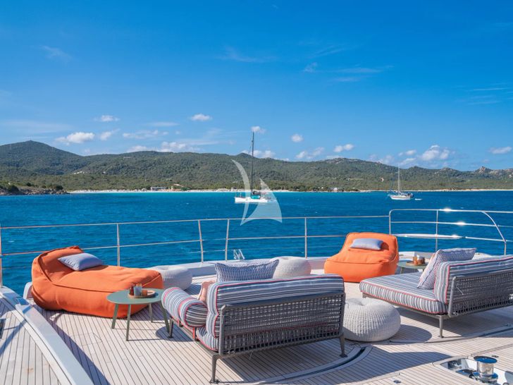 ZENIT Lagoon Seventy 8 - foredeck seats ZENIT Lagoon Seventy 8 - foredeck seats