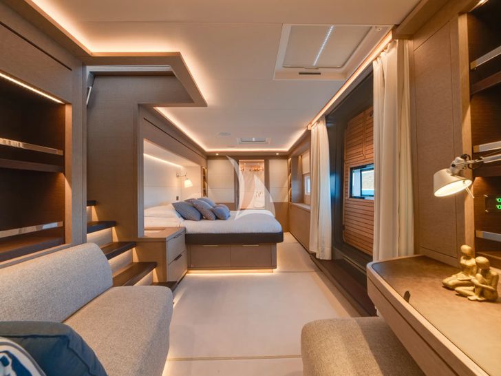 ZENIT Lagoon Seventy 8 - master cabin angle from the lounge ZENIT Lagoon Seventy 8 - master cabin angle from the lounge