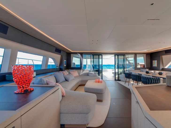 ZENIT Lagoon Seventy 8 - saloon seating and dining area ZENIT Lagoon Seventy 8 - saloon seating and dining area