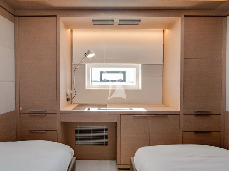 ZENIT Lagoon Seventy 8 - twin cabin 2 desk ZENIT Lagoon Seventy 8 - twin cabin 2 desk