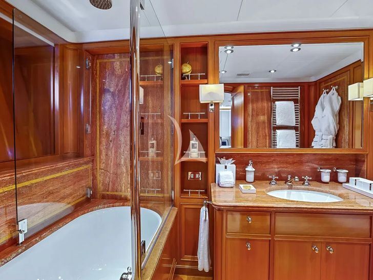 ZENJI Perini Navi 56m - cabin bathroom ZENJI Perini Navi 56m - cabin bathroom