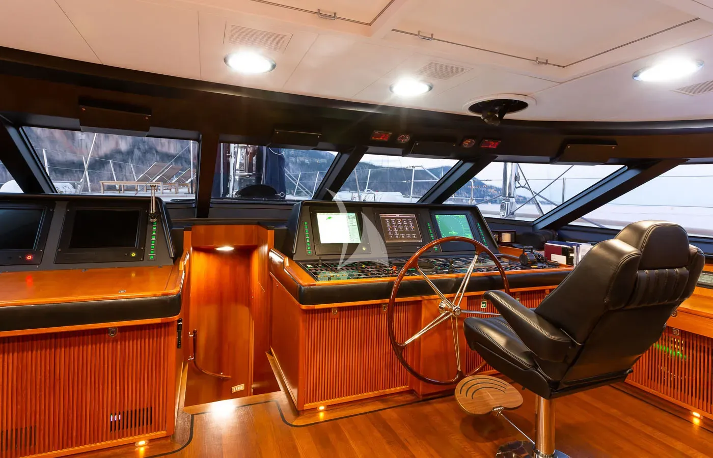 ZENJI Perini Navi 56m - cockpit