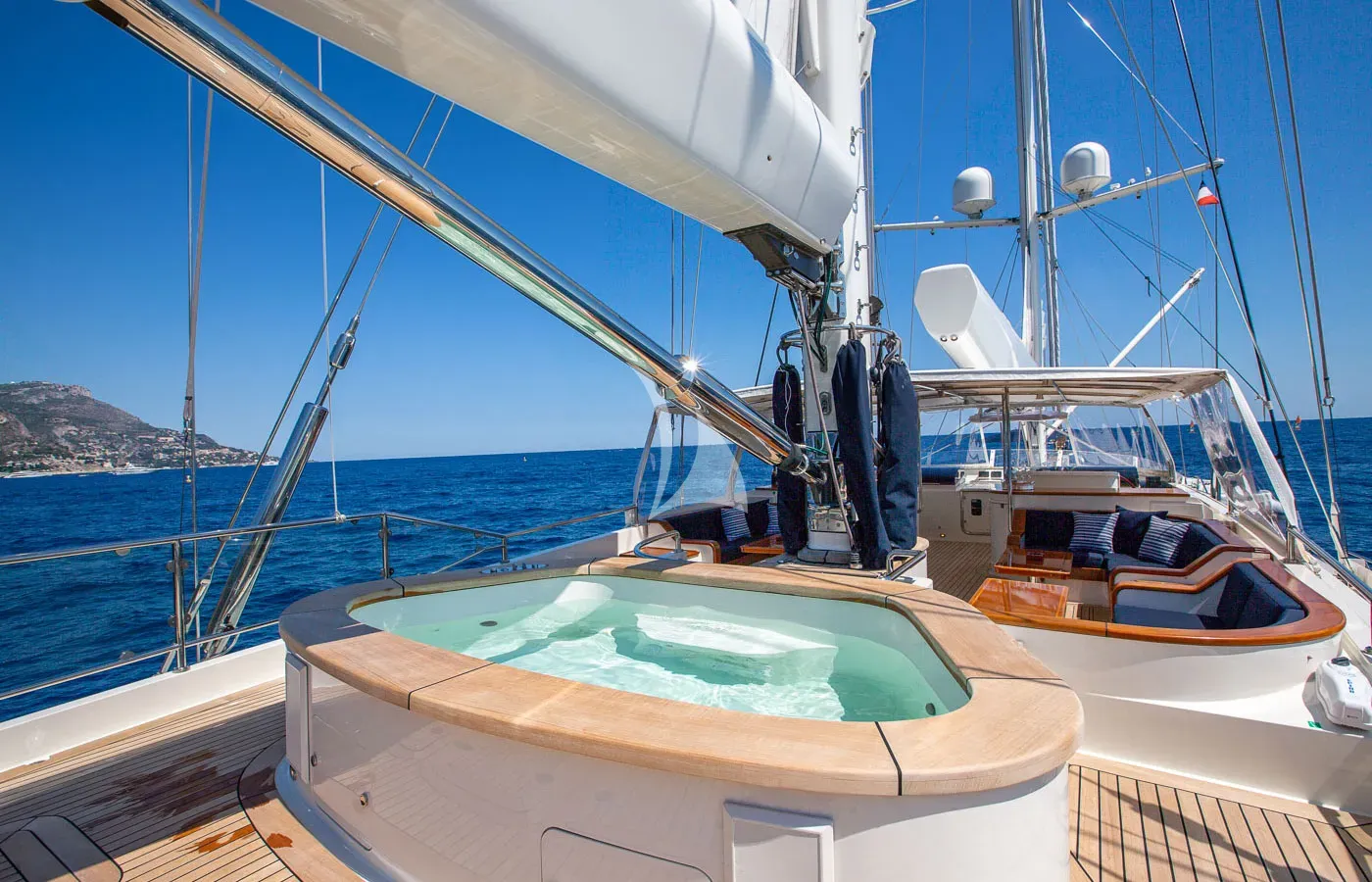 ZENJI Perini Navi 56m - flybridge jacuzzi