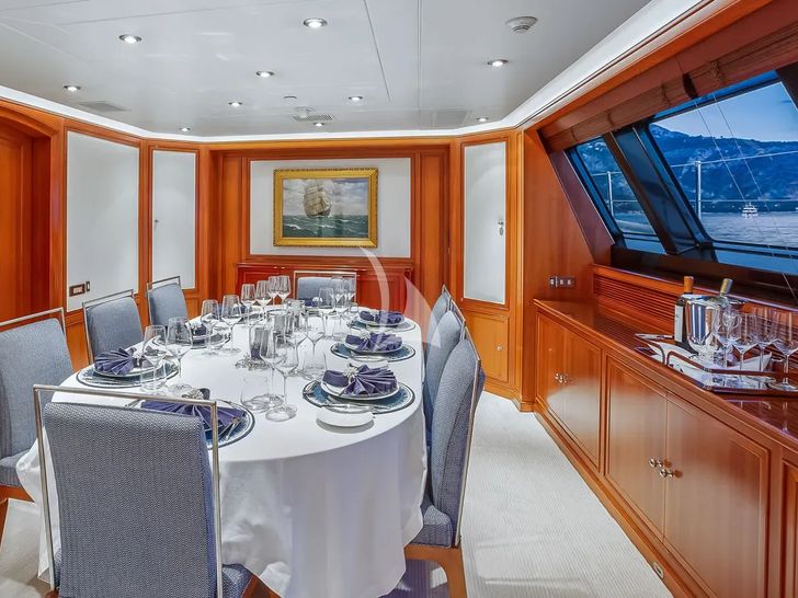 ZENJI Perini Navi 56m - main dining area ZENJI Perini Navi 56m - main dining area