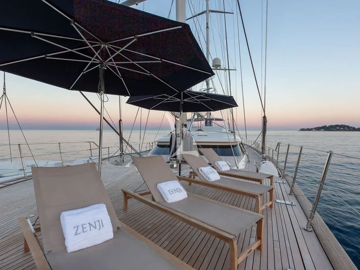 ZENJI Perini Navi 56m - sun beds ZENJI Perini Navi 56m - sun beds