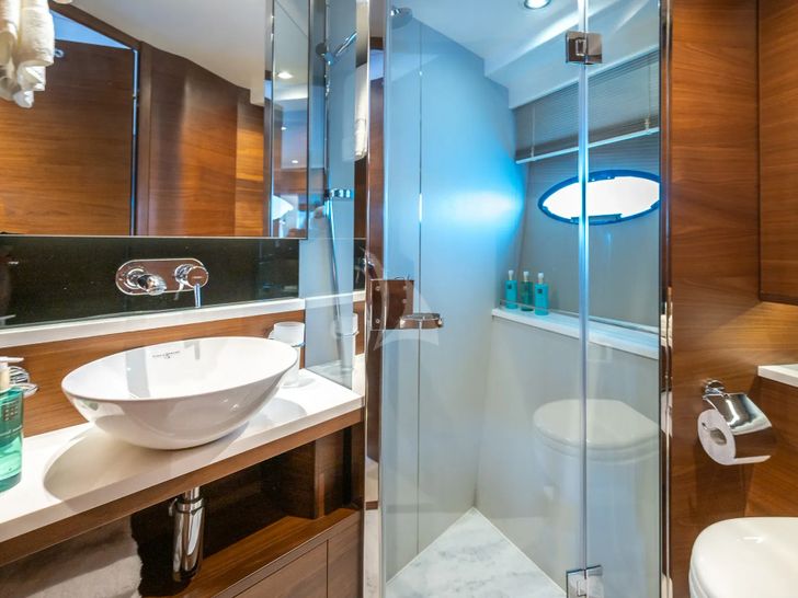 ZEN OF LONDON Princess 68 - VIP cabin bathroom ZEN OF LONDON Princess 68 - VIP cabin bathroom