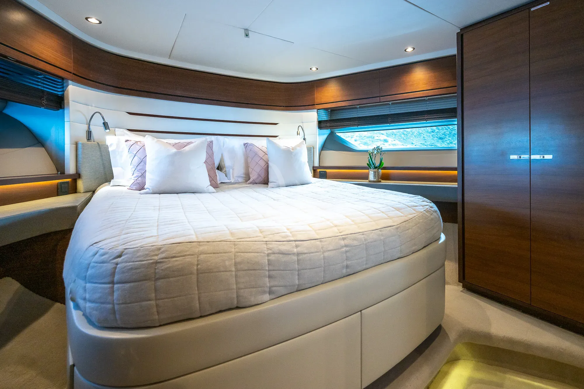 ZEN OF LONDON Princess 68 - VIP cabin
