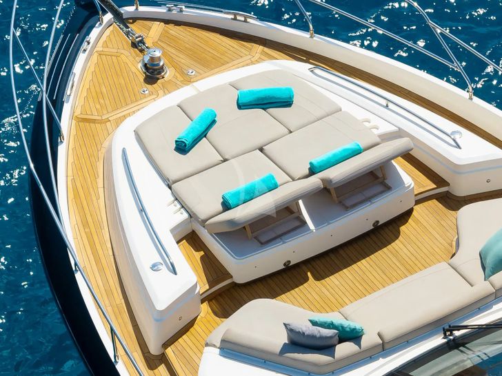 ZEN OF LONDON Princess 68 - foredeck lounge and sunbathing area ZEN OF LONDON Princess 68 - foredeck lounge and sunbathing area