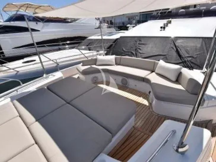 ZEN OF LONDON Princess 68 - foredeck ZEN OF LONDON Princess 68 - foredeck