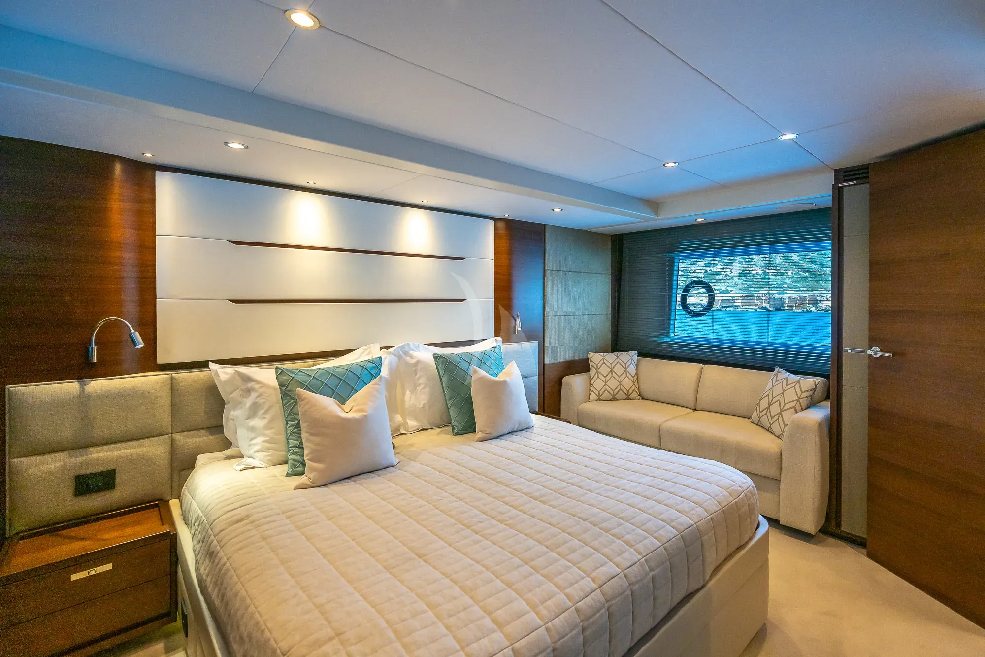 ZEN OF LONDON Princess 68 - master cabin