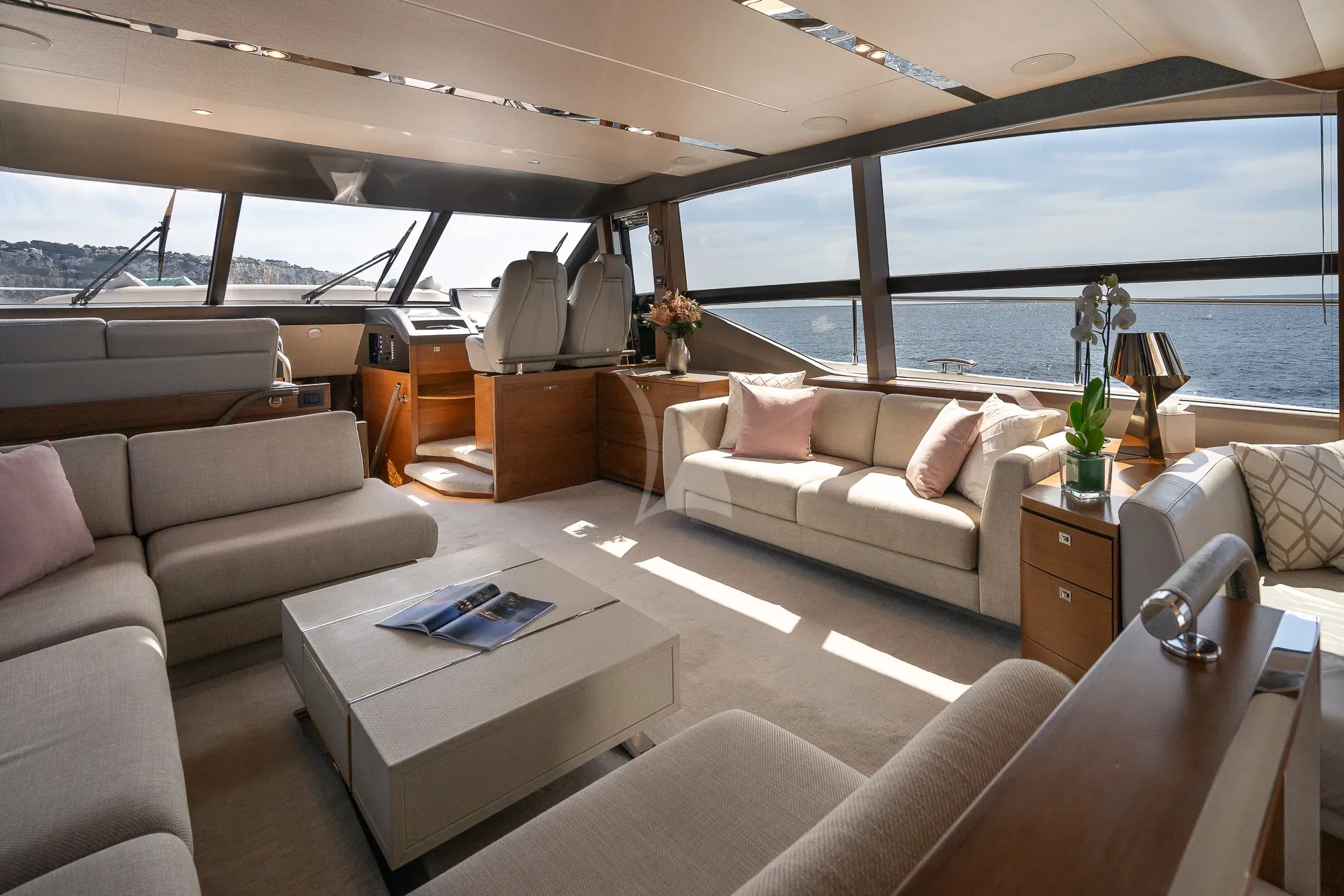 ZEN OF LONDON Princess 68 - saloon lounge