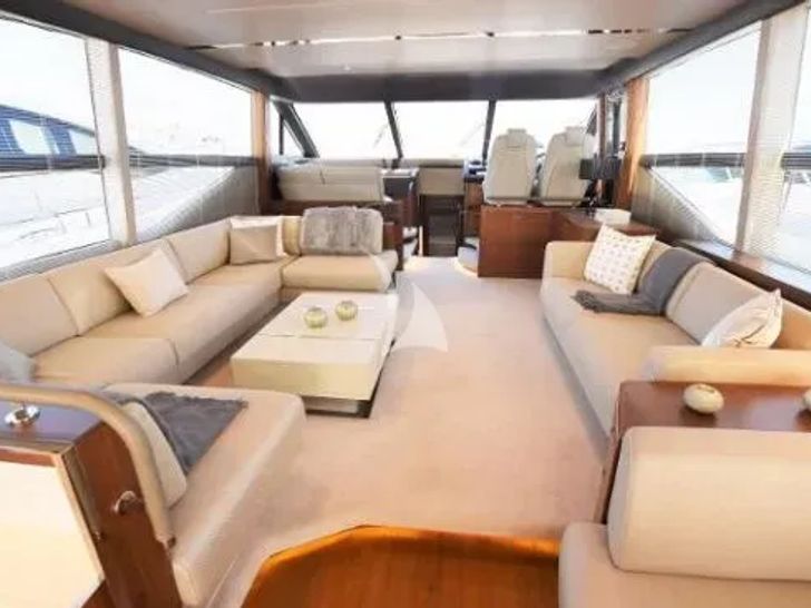 ZEN OF LONDON Princess 68 - saloon ZEN OF LONDON Princess 68 - saloon