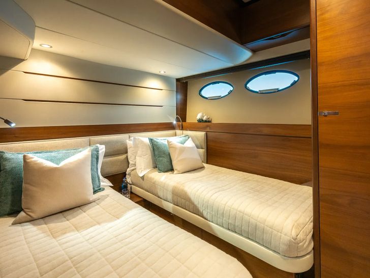 ZEN OF LONDON Princess 68 - twin cabin 2 ZEN OF LONDON Princess 68 - twin cabin 2