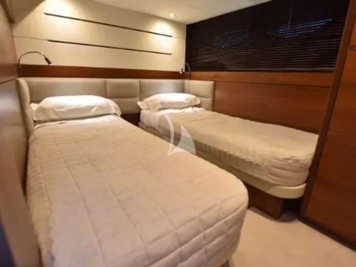 ZEN OF LONDON Princess 68 - twin cabin ZEN OF LONDON Princess 68 - twin cabin