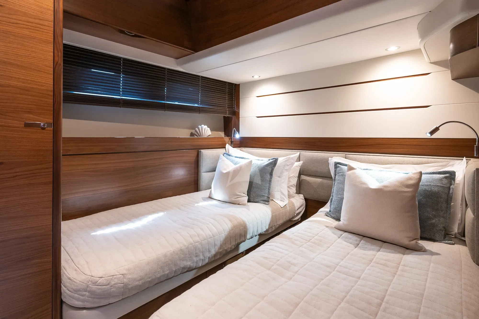 ZEN OF LONDON Princess 68 - twin cabin 1