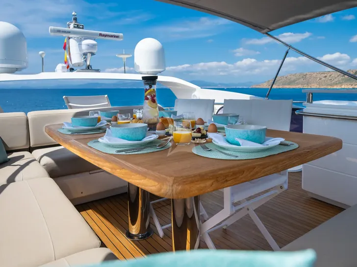 ZEN VIBES Princess 68 - breakfast on the flybridge ZEN VIBES Princess 68 - breakfast on the flybridge